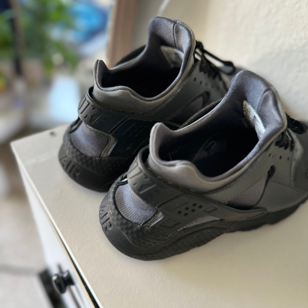 Nike Huaraches - Picture 4 of 6